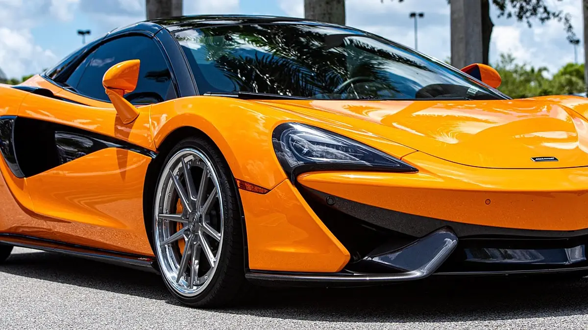 Ile kosztuje McLaren w dolarach? Ceny i modele 2025