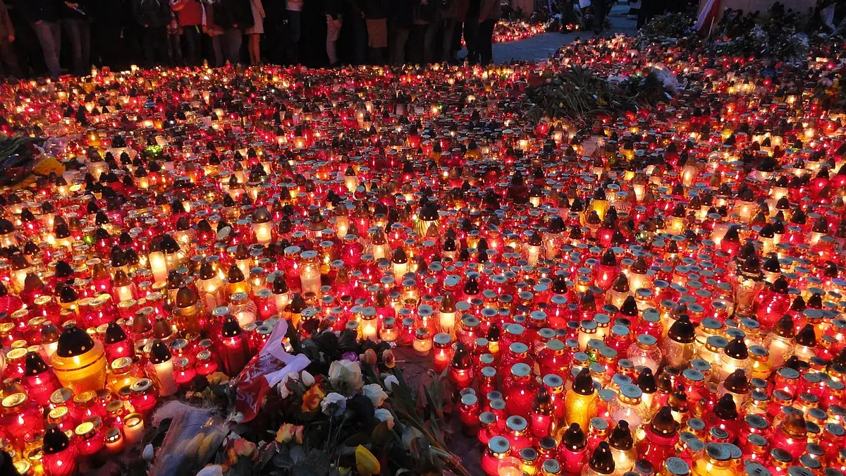 Wydatki na Wszystkich Świętych w Polsce – ile kosztuje pamię