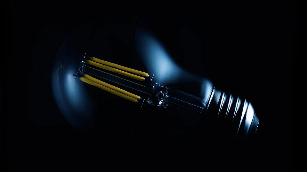 Jaka moc żarówki do lampy solnej? Poradnik 2025